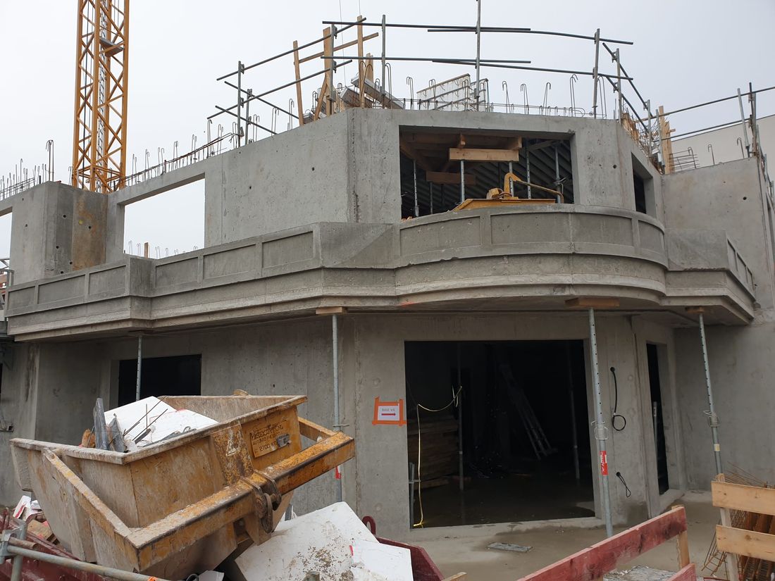 Bâtiment en voiles béton avec balcons filants